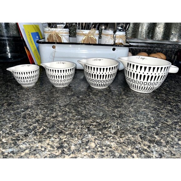 Tabletops Gallery GEO Set of 4 Measuring Cups Farmhouse Decor - Picture 2 of 7